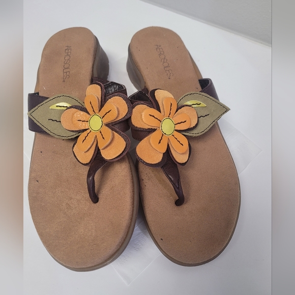 AEROSOLES Shoes - Aerosoles Flower Flip Flop Sandal Size 9